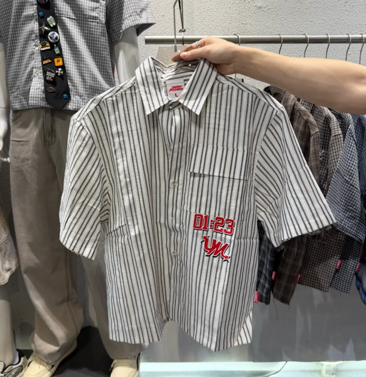 U2M2淺灰條紋襯衫